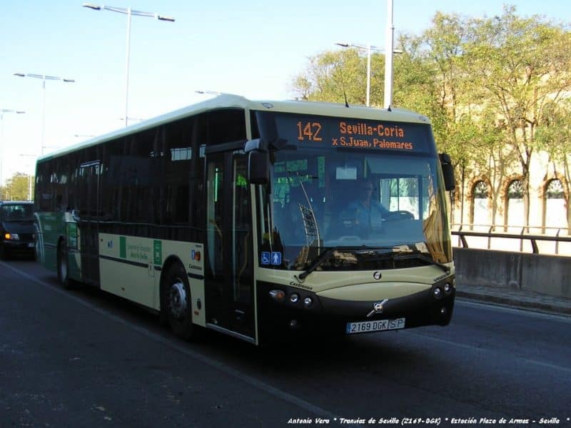 Línea 142 sentido Sevilla a Coria del Río