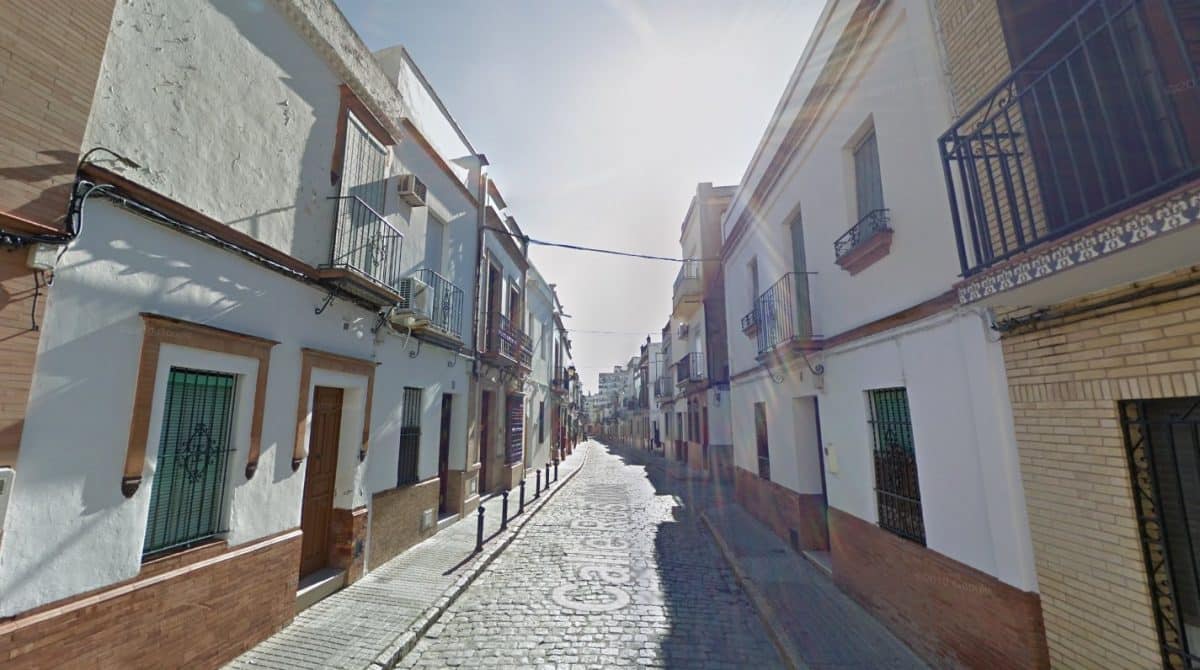 Calle Rosales de Coria del Río.