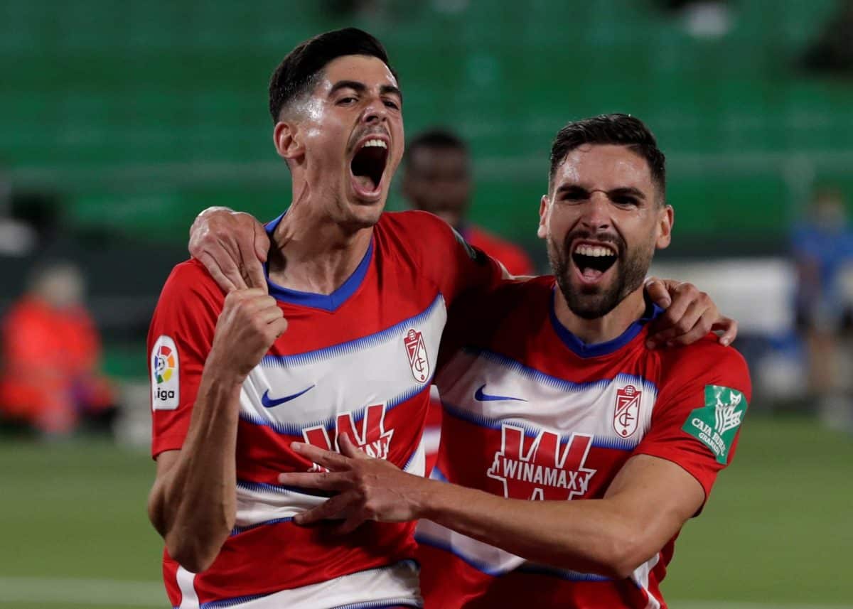 Carlos Fernández celebra su gol contra el Betis. Foto de La Liga