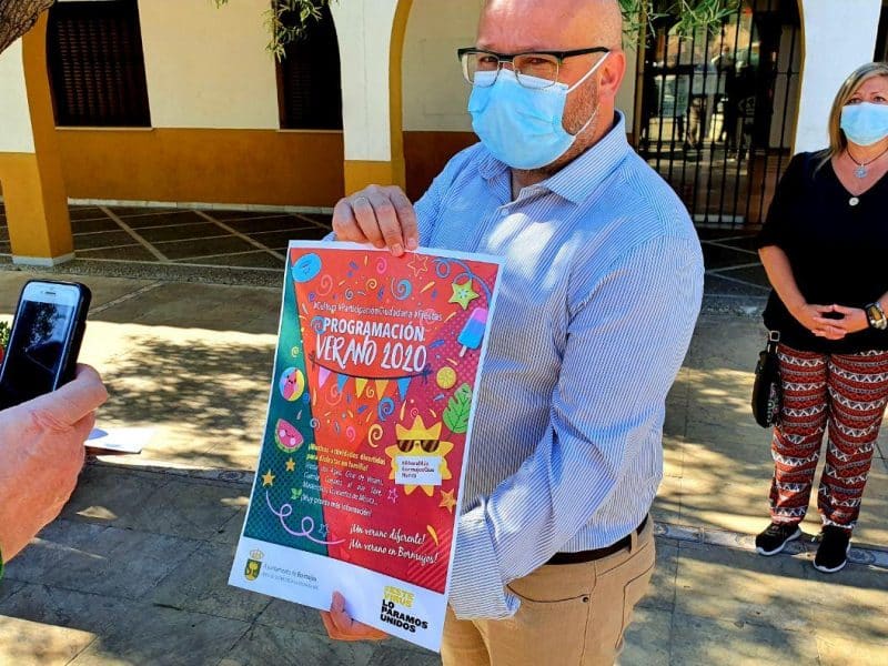 El cartel de la programación cultural de verano en Bormujos. Foto de Aljarafe Digital.