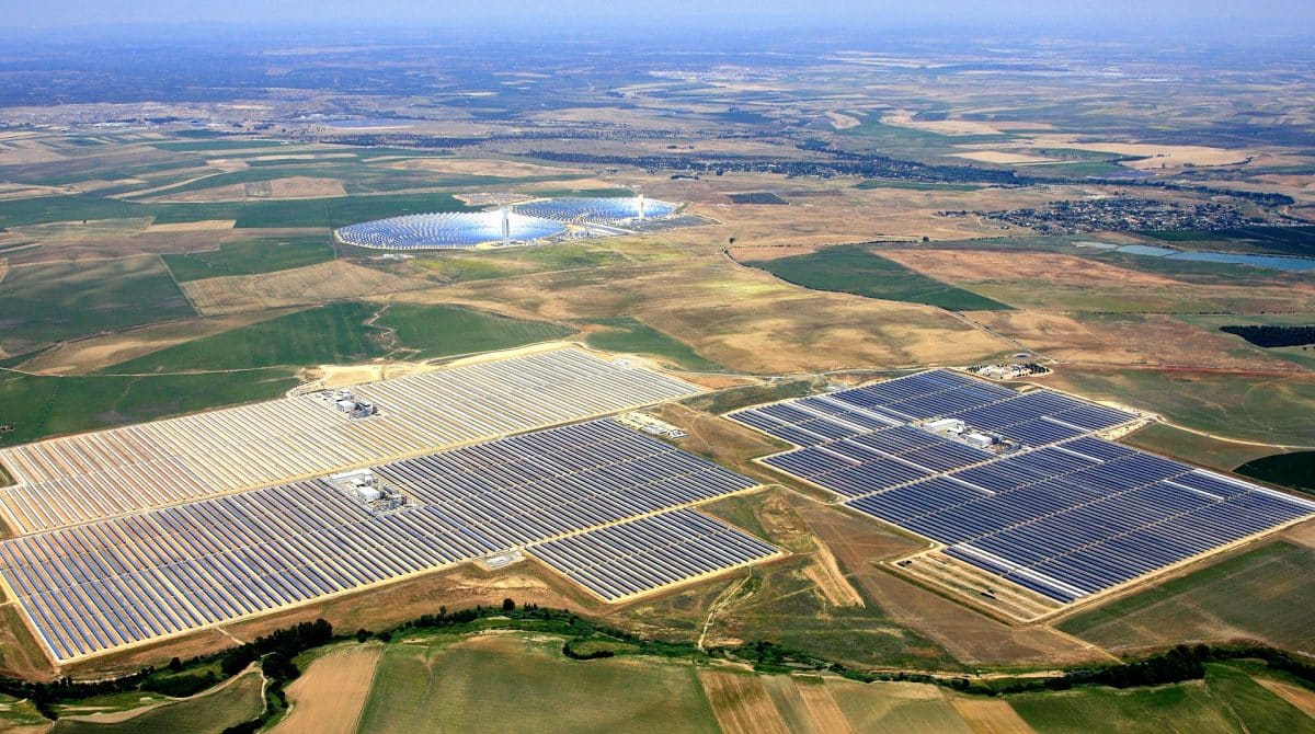 Imagen aérea del actual Solnova Solar Power Station de Sanlúcar. Foto de Abengoa Solar