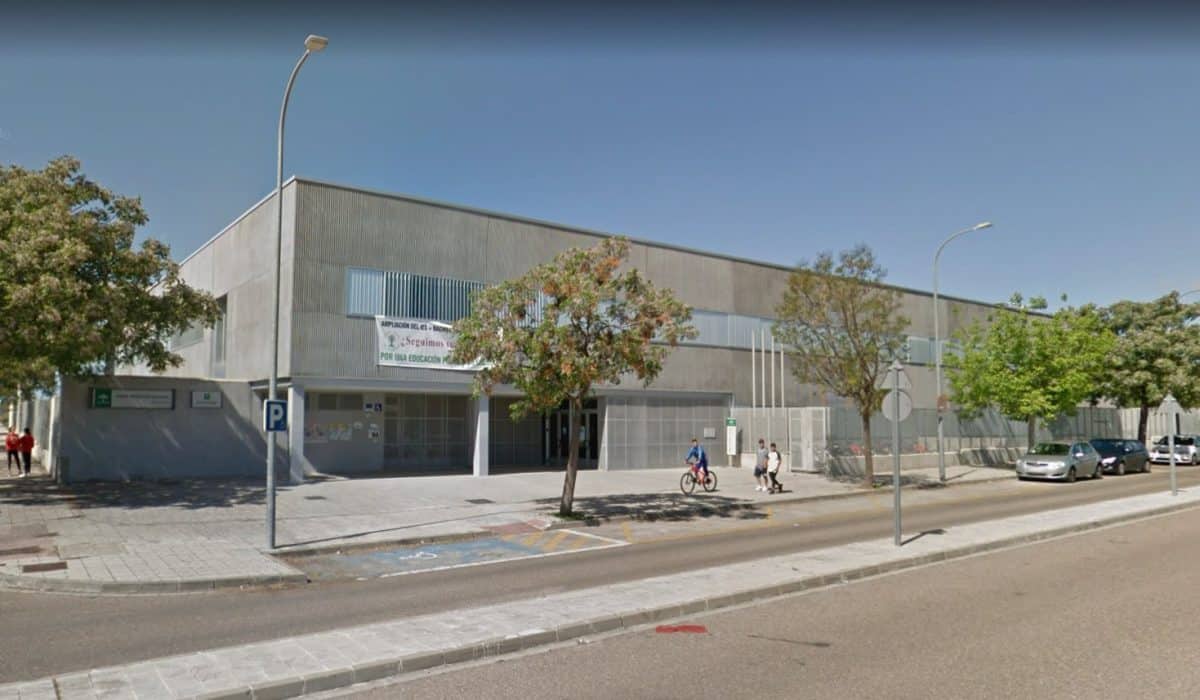 El centro público IES Palomares de Palomares del Río.
