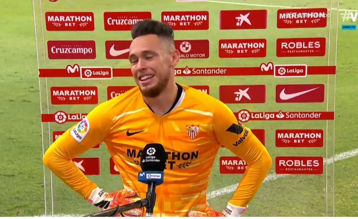 Lucas Ocampos atiende a Movistar+ vestido con la indumentaria de portero tras el partido.