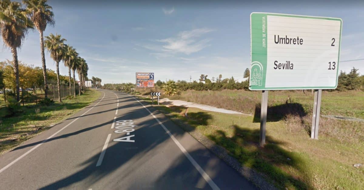 Acceso a Umbrete a través de la A-8059.