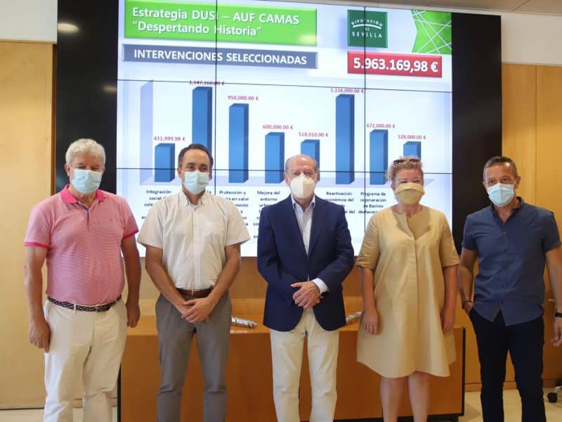 Rodríguez Villalobos junto a los alcaldes de Santiponce, Valencina de la Concepción, Castilleja de Guzmán y Camas.