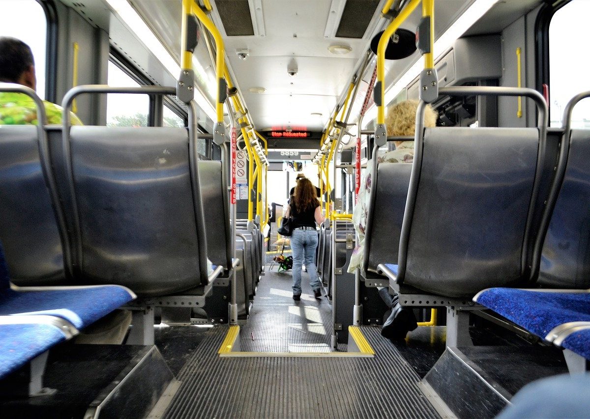 El interior de un autobús de Mairena del Aljarafe