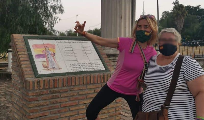 La foto publicada en facebook entre emojis de carcajadas que han levantado la polémica.