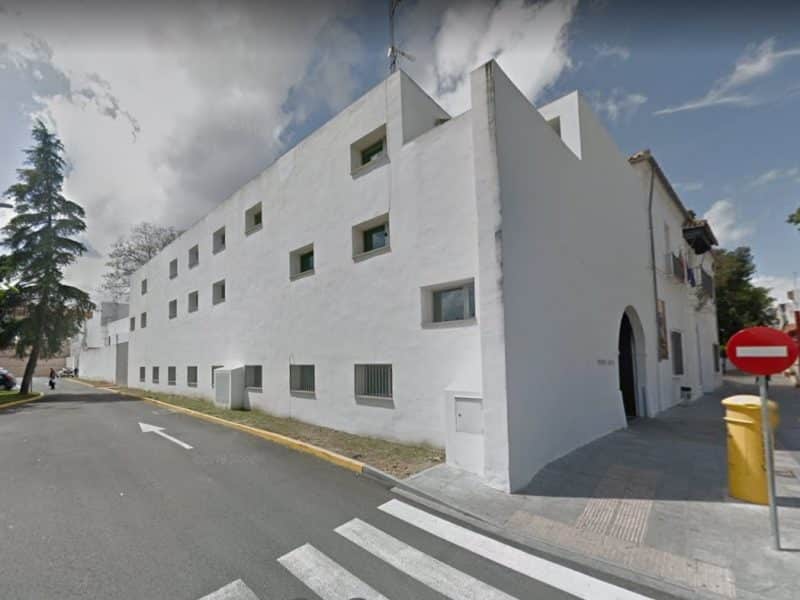 Fachada lateral del Ayuntamiento de Tomares, antigua Hacienda Santa Ana
