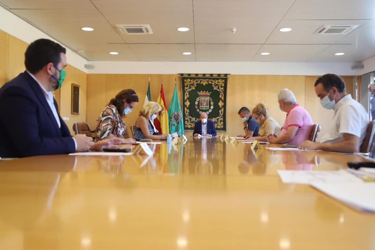 Reunión de Rodríguez Villalobos con alcaldes del Aljarafe en la Diputación de Sevilla.