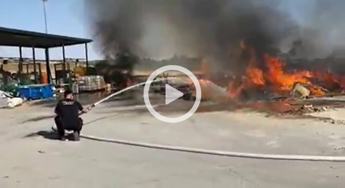 El incendio se produjo en el punto limpio de la Mancomunidad del Guadalquivir.