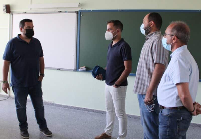 Romualdo Garrido visita un colegio público en Gines