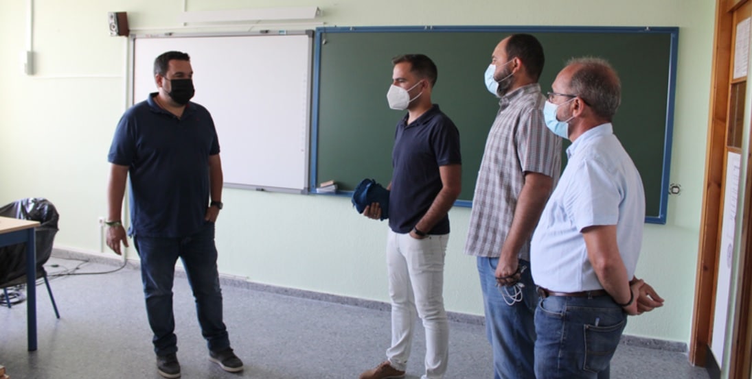 Romualdo Garrido visita un colegio público en Gines
