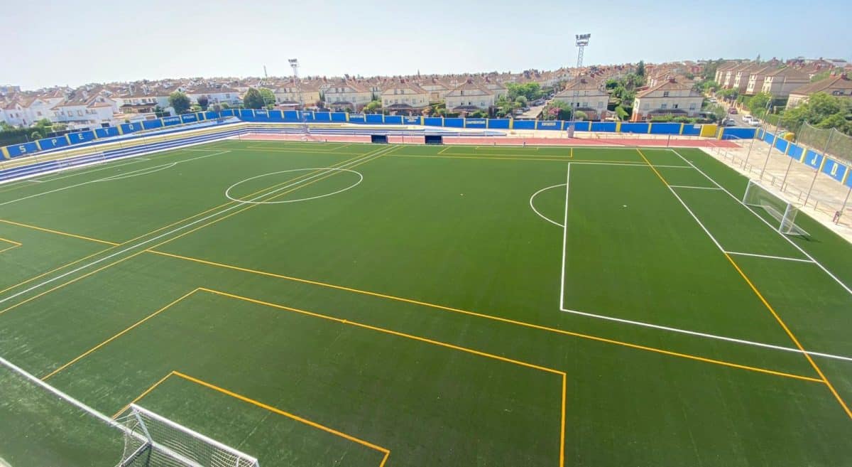 Imagen del Estadio San José de Gines tras la primera fase de la remodelación.