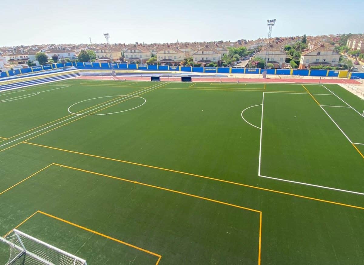 Imagen del Estadio San José de Gines tras la primera fase de la remodelación.