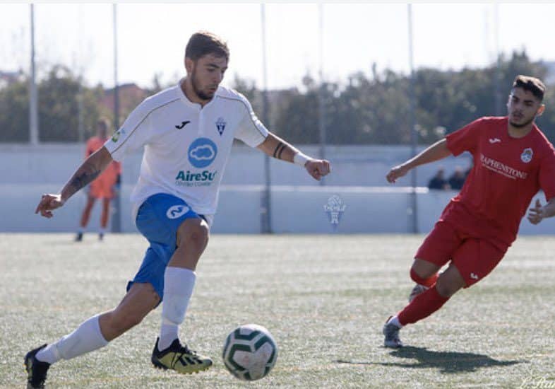 Miguel Gómez, centrocampista líder del Castilleja que ha ascendido a Tercera División.