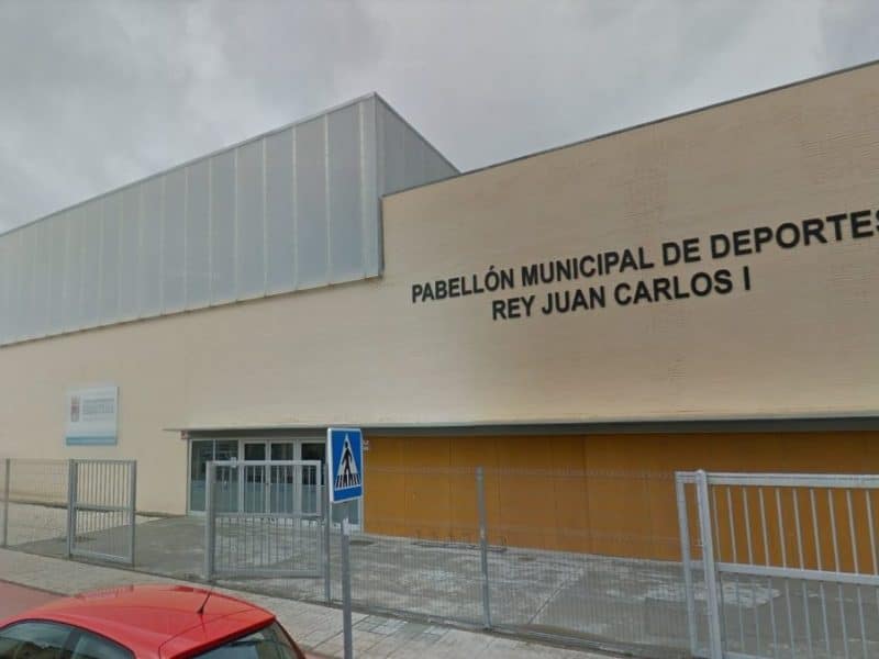 Pabellón Municipal Rey Juan Carlos I de Espartinas, nombrado tras la abdicación del monarca.