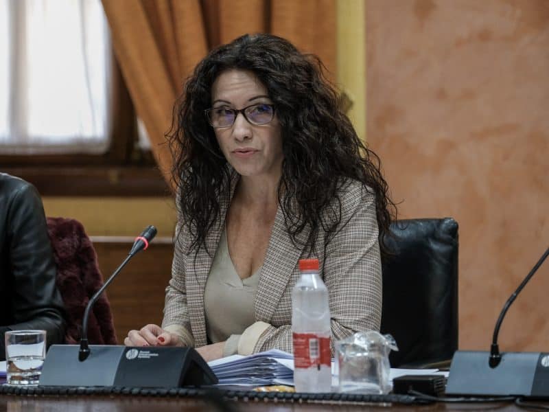 Roció Ruiz, consejera de Igualdad. Foto del Parlamento de Andalucía.