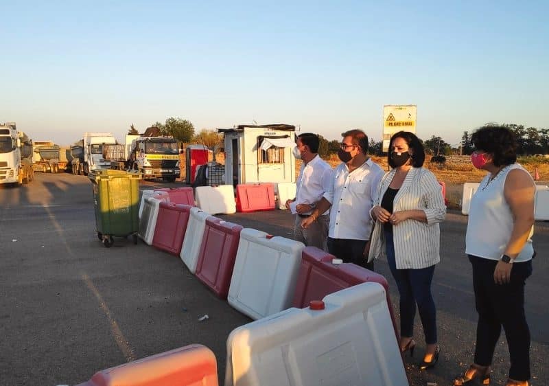 Virginia Pérez, presidenta del PP de Sevilla, visita las obras de la SE-40 en Coria del Río.