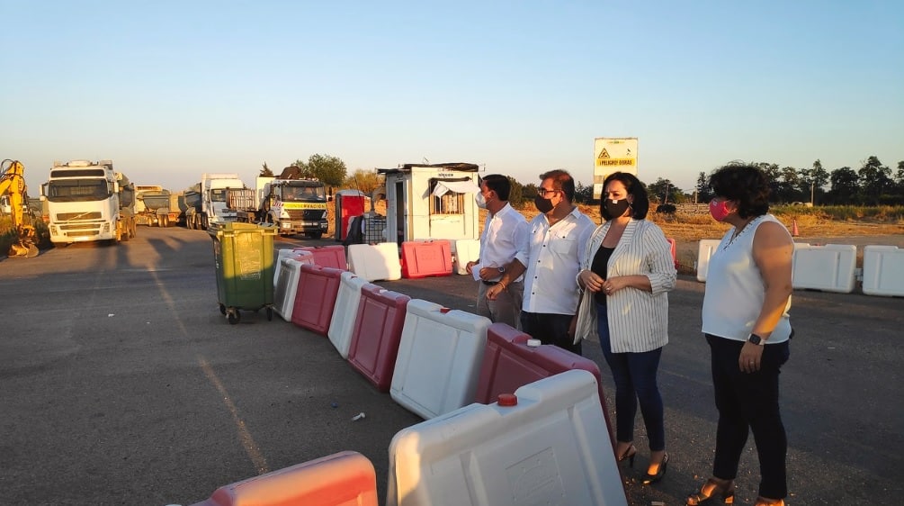 Virginia Pérez, presidenta del PP de Sevilla, visita las obras de la SE-40 en Coria del Río.