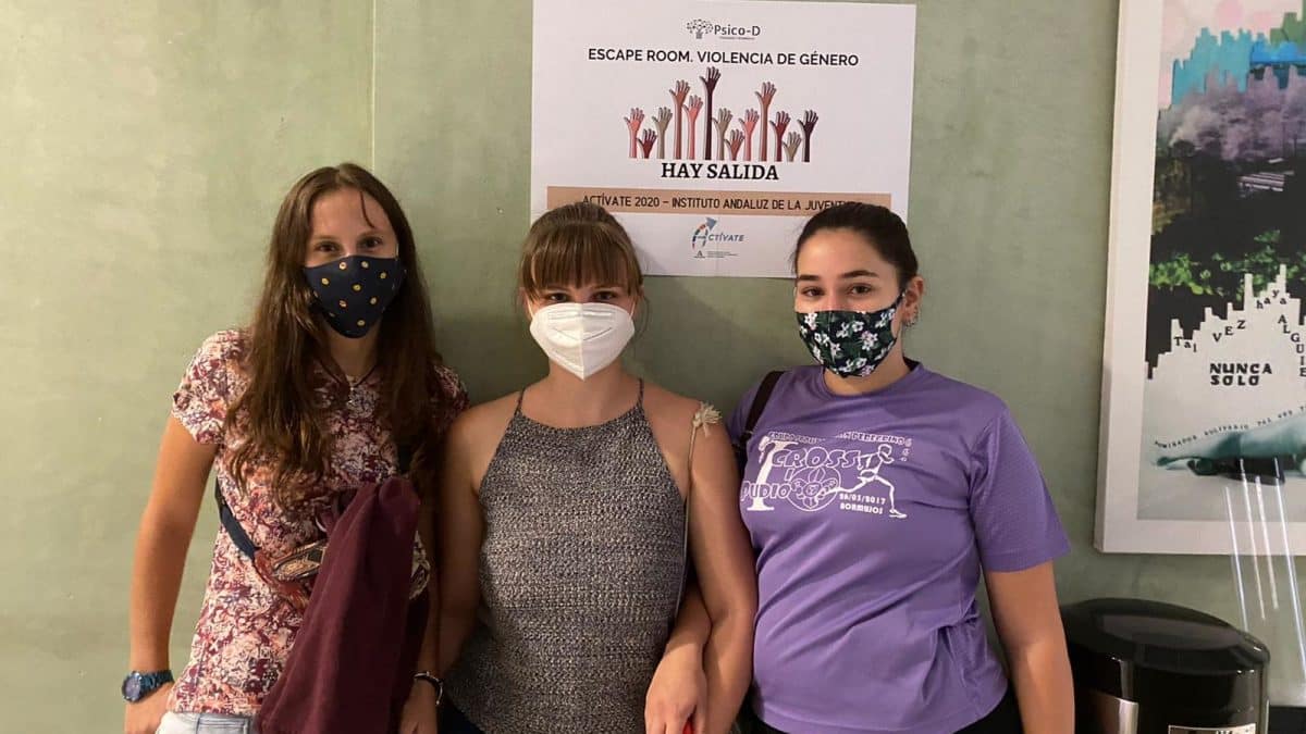 Participantes en el escape room "Hay salida" en Bormujos.