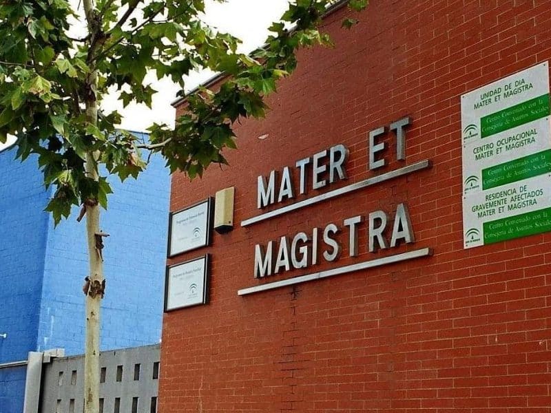 Entrada del centro Mater et Magistra situado entre Mairena del Aljarafe y San Juan de Aznalfarache.
