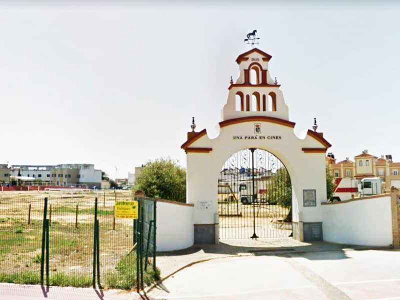 Portada del recinto donde se celebra anualmente la Pará de Gines.