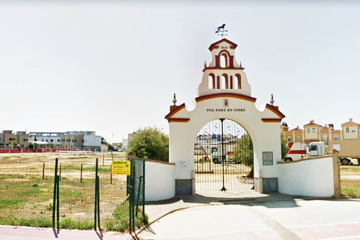 Portada del recinto donde se celebra anualmente la Pará de Gines.
