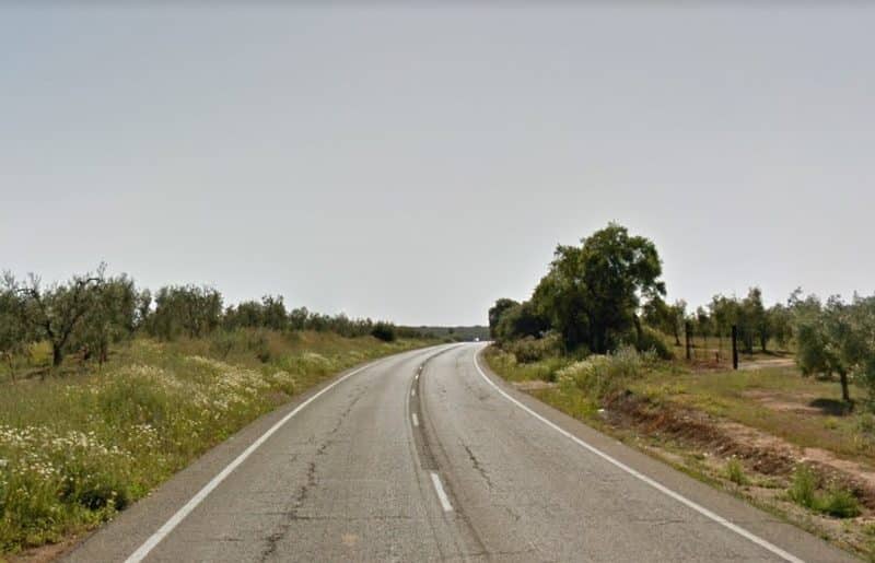 Carretera que une Pilas e Hinojos