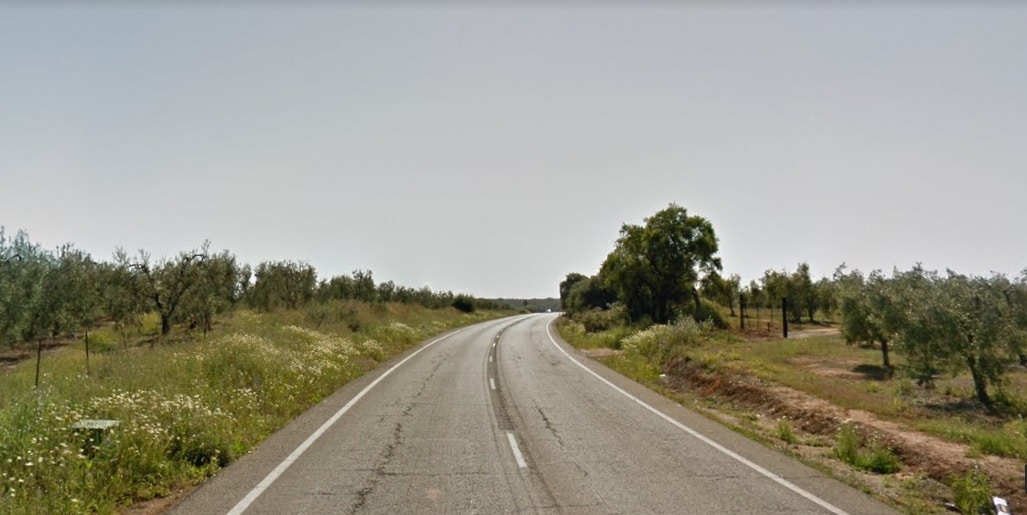 Carretera que une Pilas e Hinojos