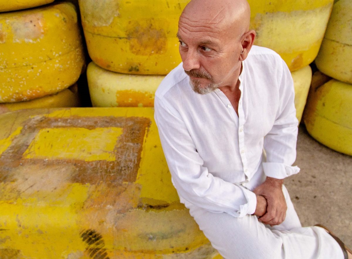 Javier Ruibal, artista del Puerto de Santa María, visitará el Aljarafe este otoño.