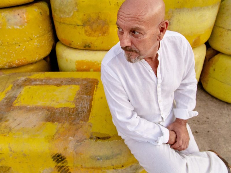 Javier Ruibal, artista del Puerto de Santa María, visitará el Aljarafe este otoño.