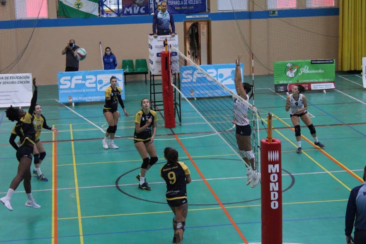 Imagen del partido disputado entre las el Mairena Voley Club y Universitat d’Alacant. Foto del Mairena Voley Club.