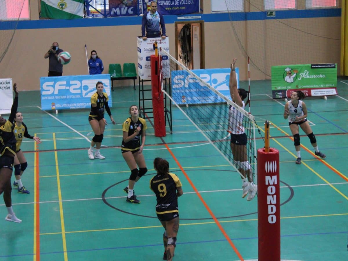 Imagen del partido disputado entre las el Mairena Voley Club y Universitat d’Alacant. Foto del Mairena Voley Club.