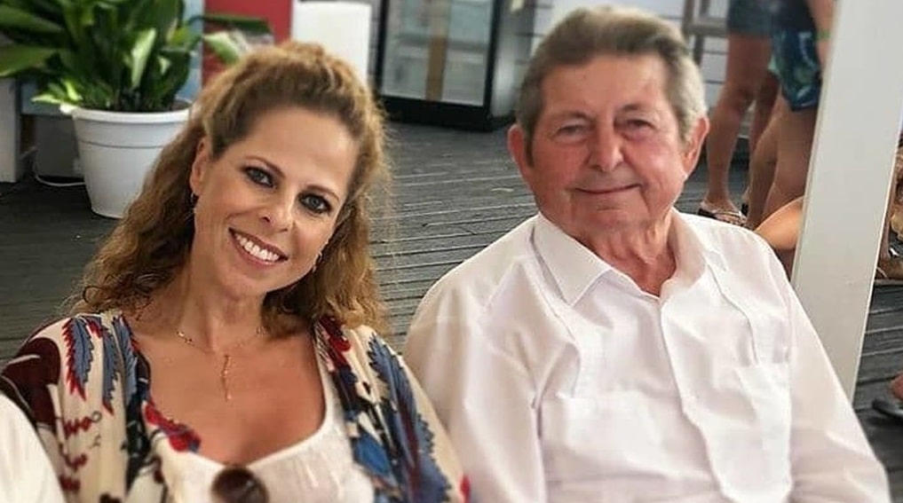 Pastora Soler posa junta a su padre en una imagen que subió la artista a Instagram.