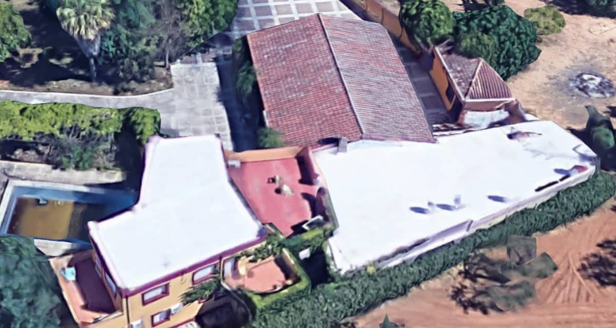 Residencia Los Olmos situada en la carretera entre Mairena del Aljarafe y Almensilla