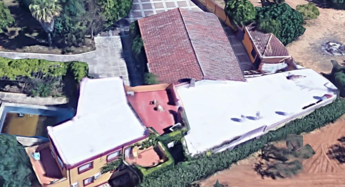 Residencia Los Olmos situada en la carretera entre Mairena del Aljarafe y Almensilla