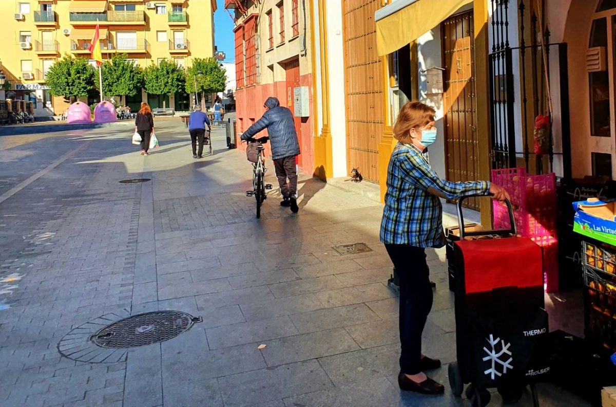 Una mañana en Gines junto a la plaza de España.