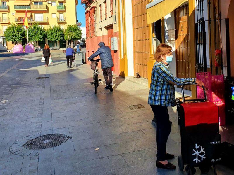 Una mañana en Gines junto a la plaza de España.