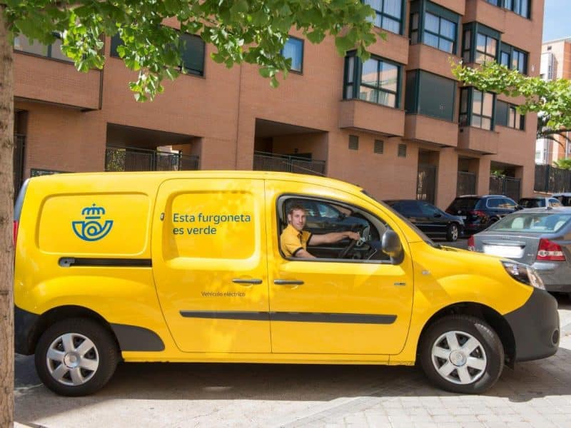 Una de las nuevas furgonetas eléctricas de Correos. Foto: Correos.