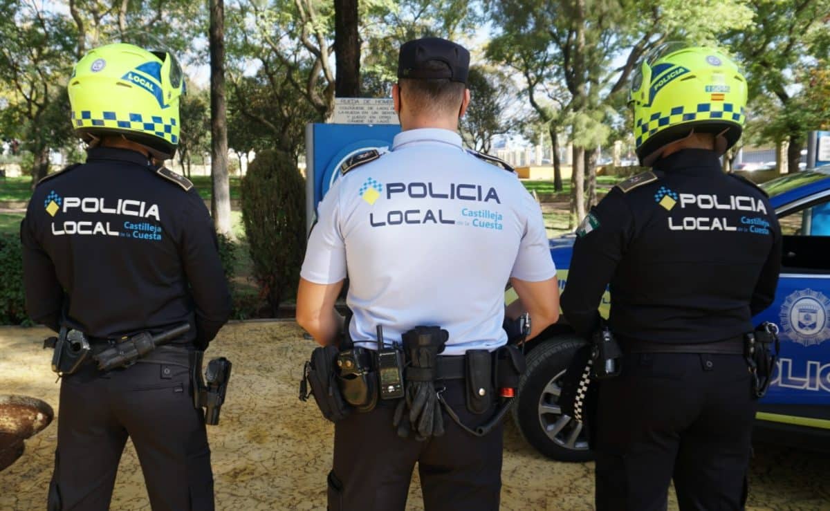 Nueva imagen y uniformes para la Policía Local de Castilleja de la Cuesta.