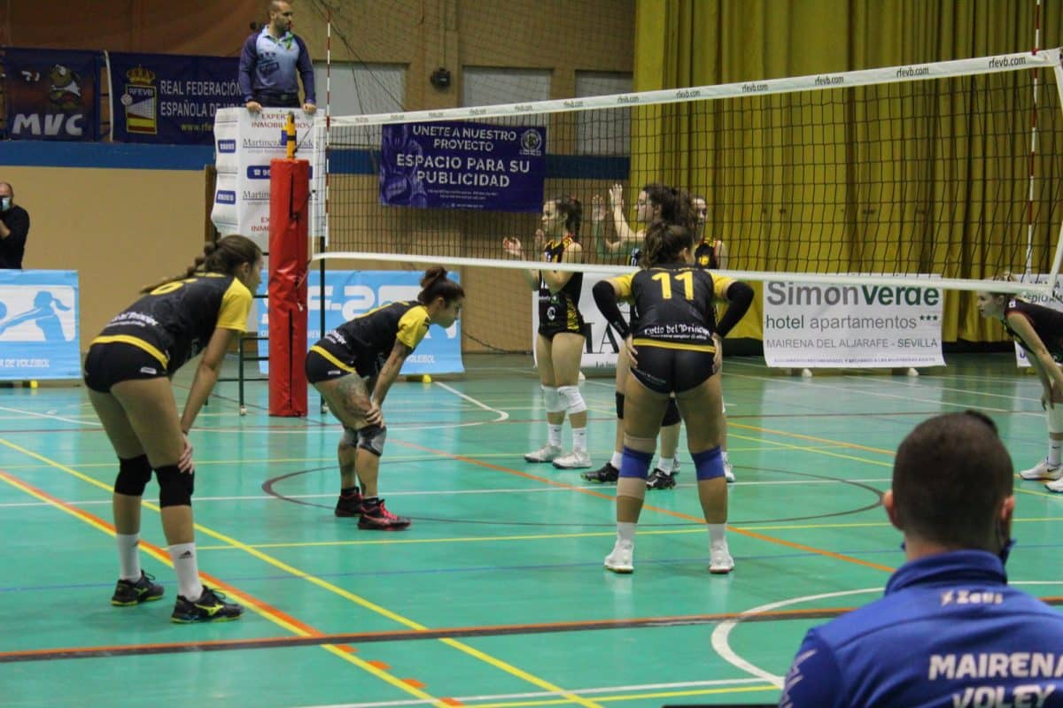 Instantánea del encuentro entre el Mairena Voley Club y el Opportunity CDU Atarfe. Foto del Mairena Voley Club.