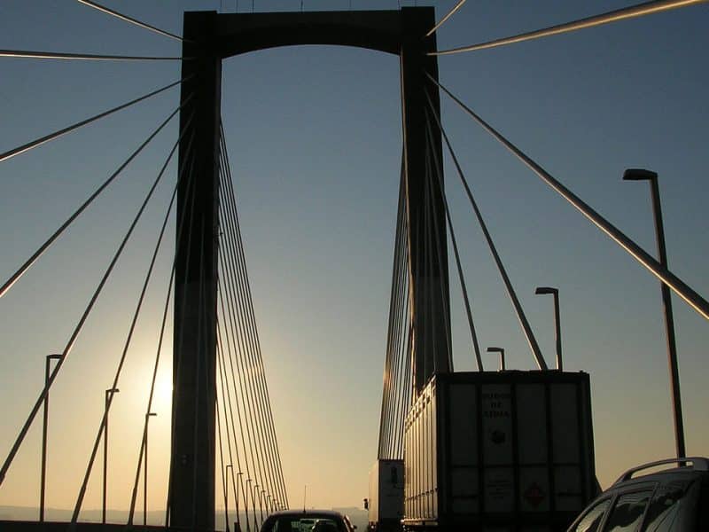 Amanecer en el puente del Quinto Centenario.