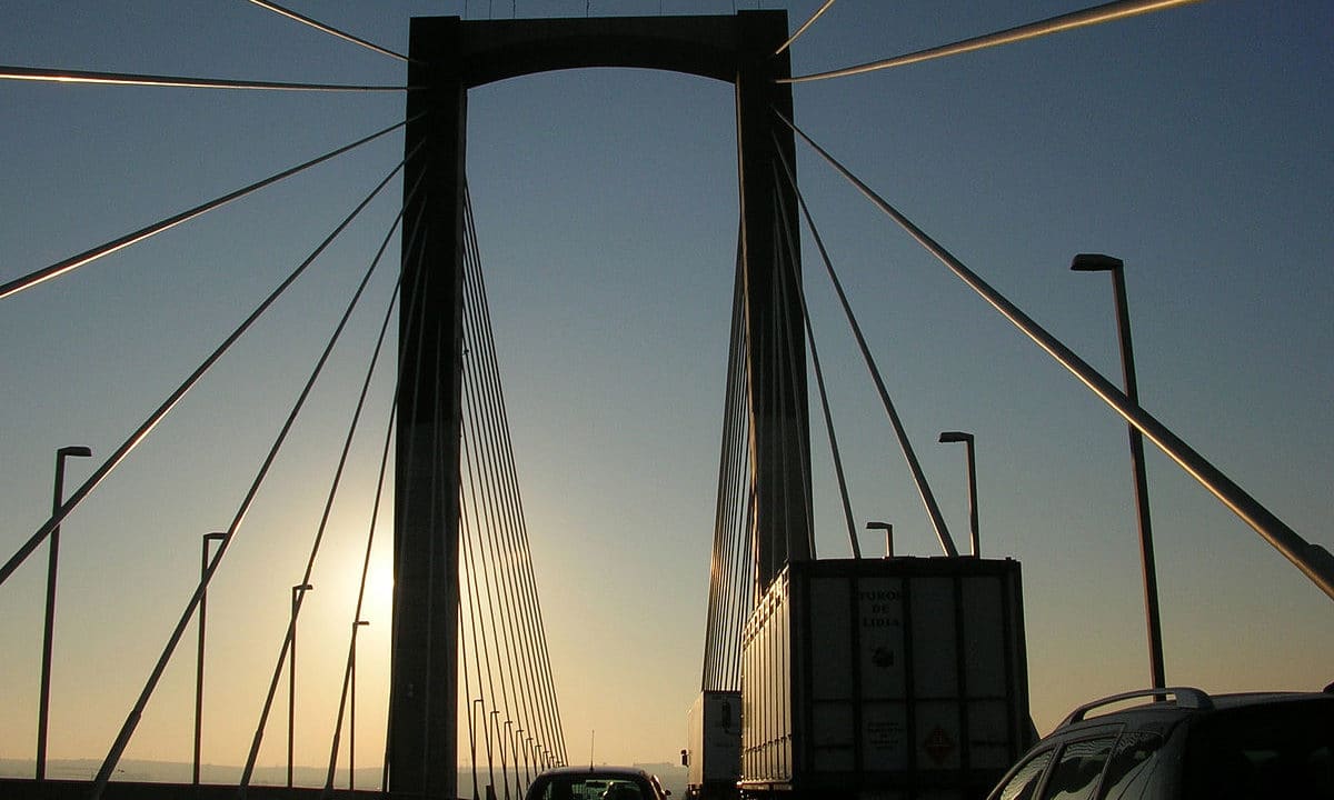 Amanecer en el puente del Quinto Centenario.