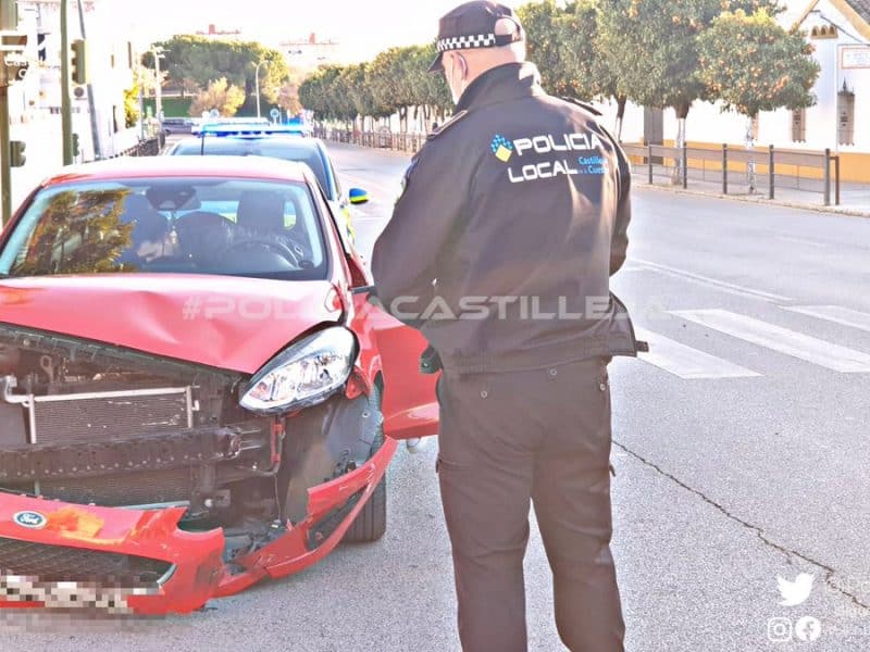 La Policía interviene en el siniestro. Foto: Policía Local Castilleja de la Cuesta.