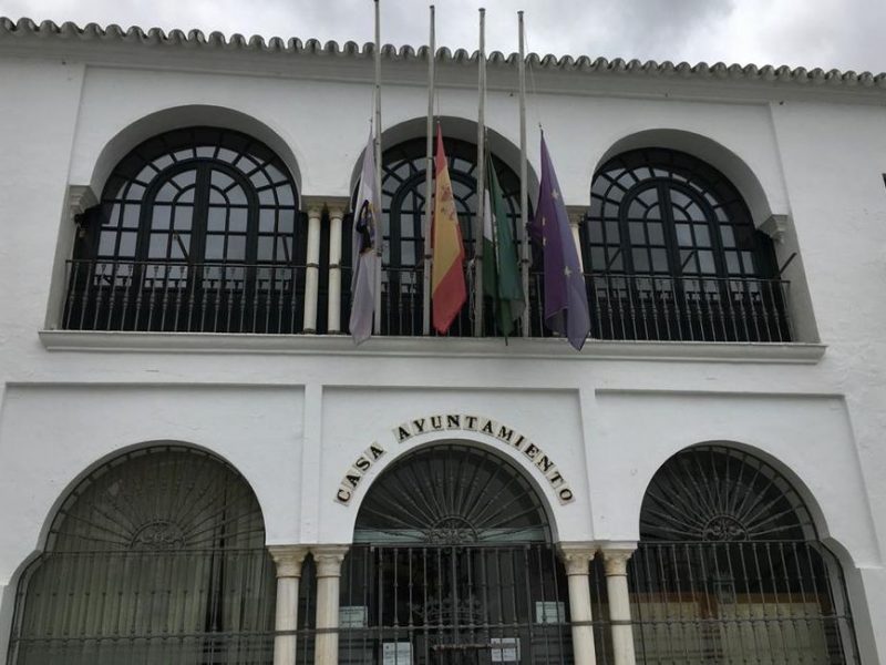 Fachada del Ayuntamiento de Sanlúcar la Mayor. Foto: Ayto. Sanlúcar la Mayor.