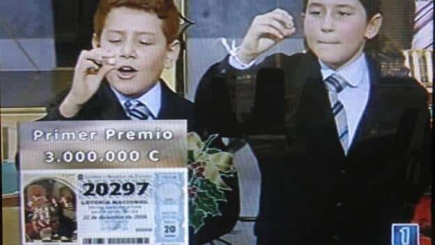 Imagen de Televisión del Gordo de 2006, la primera vez que tocó en el Aljarafe.