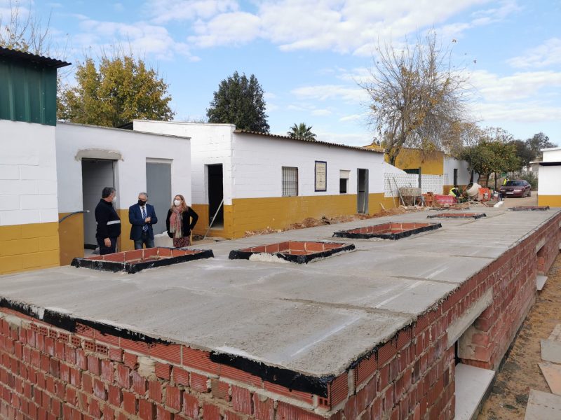 Visita a las instalaciones del nuevo refugio, que dará servicio a todo el Aljarafe. Foto: Ayto. Bormujos.