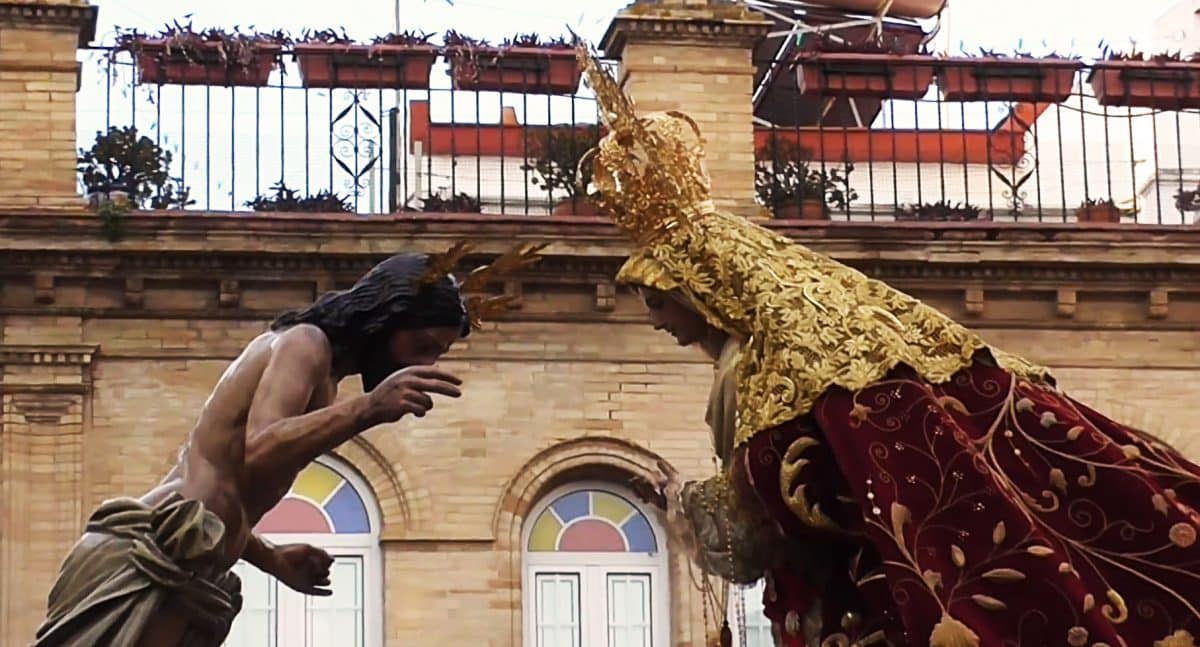 Tradicional Los Abrazos de la Semana Santa de Coria del Río.