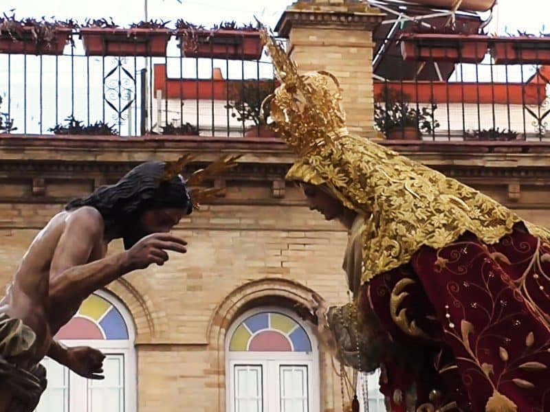 Tradicional Los Abrazos de la Semana Santa de Coria del Río.
