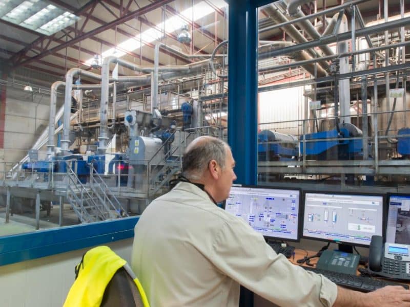 La fábrica ubicada en Salteras da trabajo a más de 100 personas provenientes de Aljarafe y Sevilla.